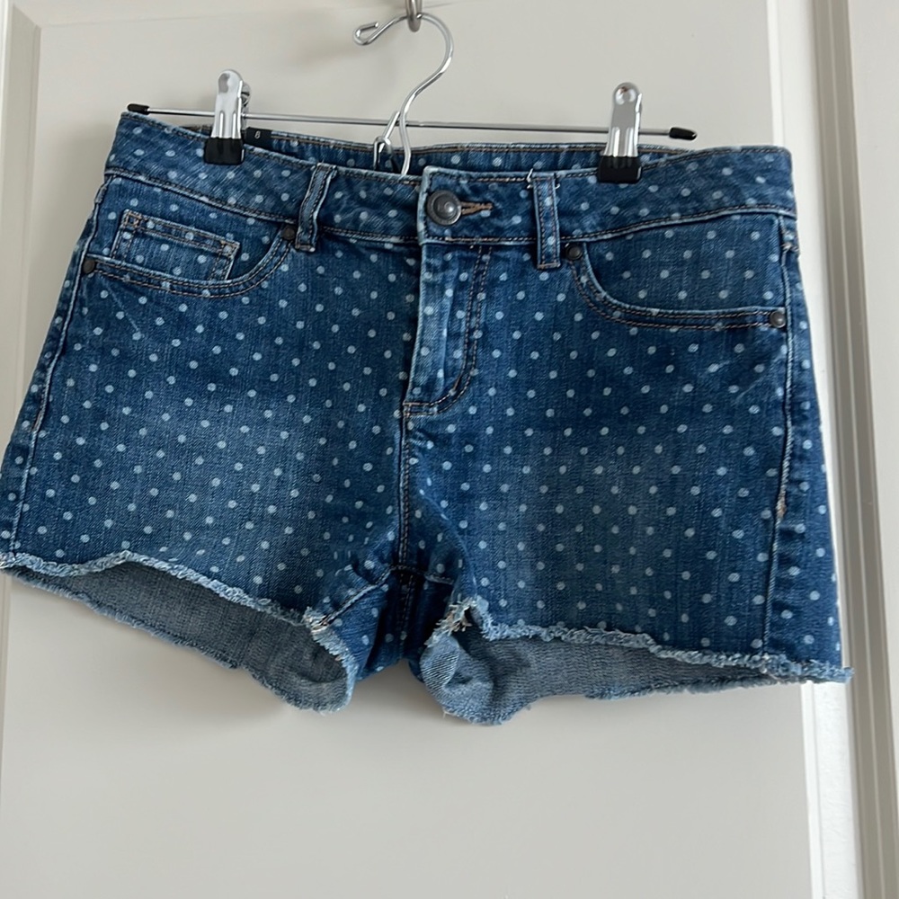 Women’s shorts ( Like NEW )